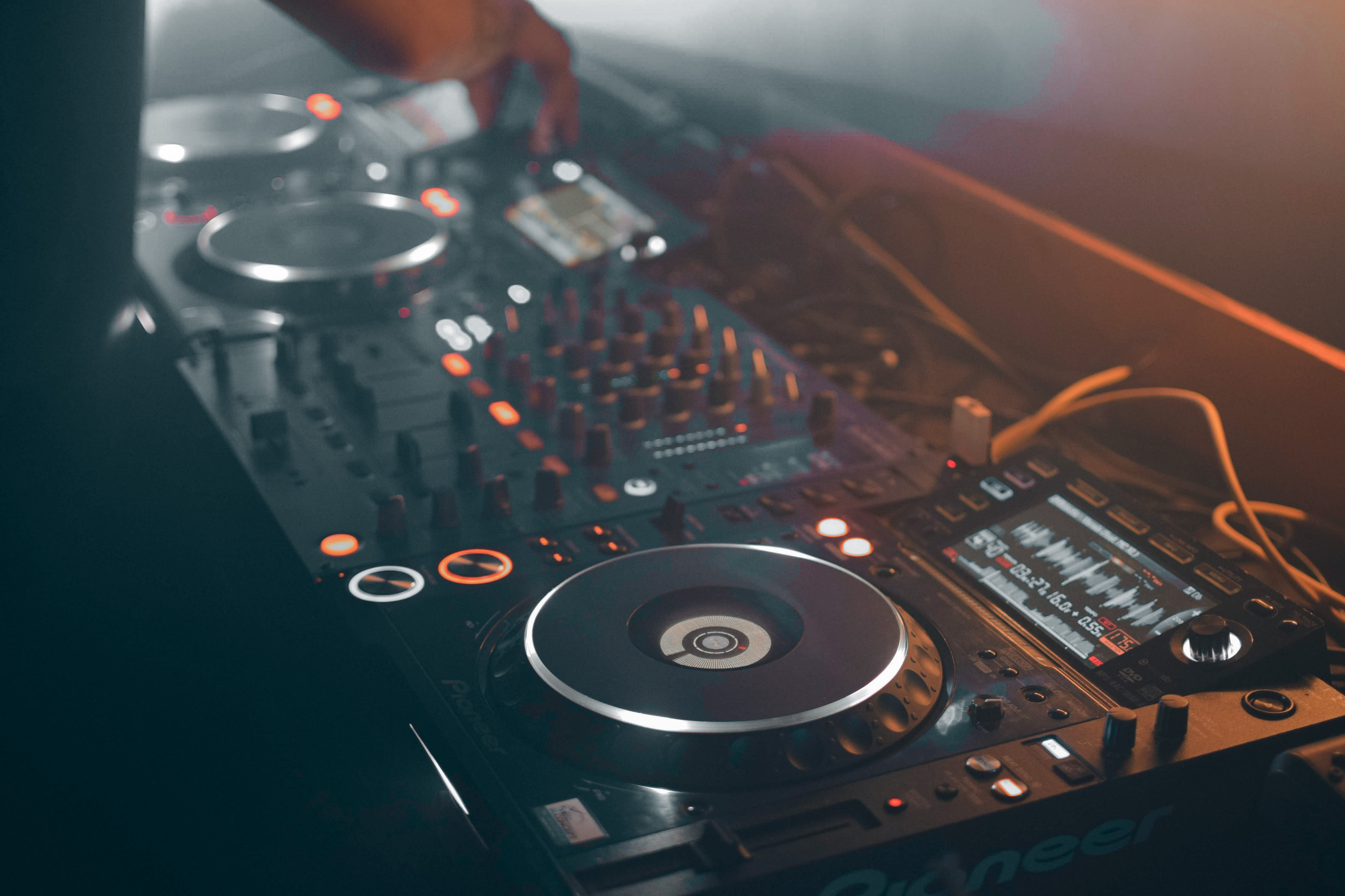 DJ vendor partner at an event